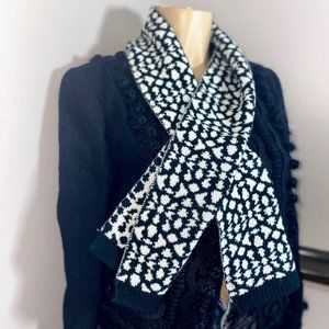 OSCAR DE LA RENTA Accessory Street Classic Black & White Winter Scarf Designer